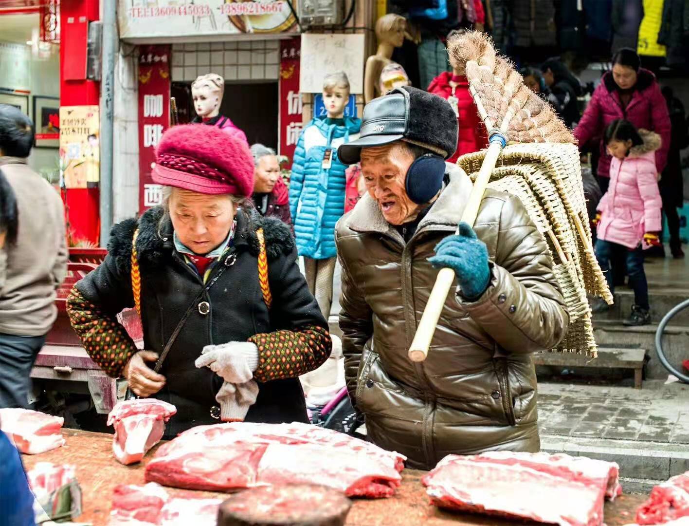赶场备年货浓浓年味儿到