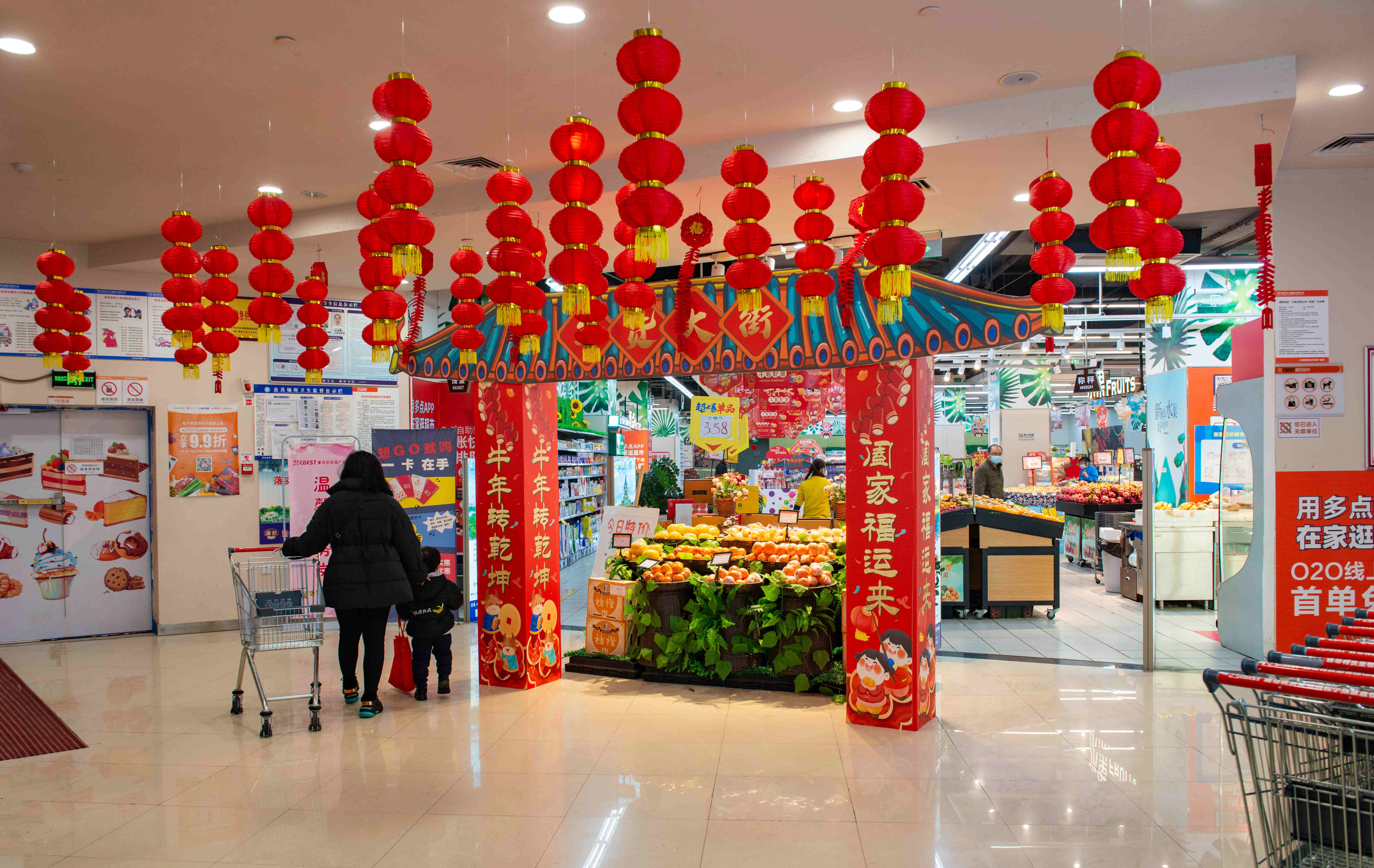 年货大街货品充足.(供图:合阳城街道)