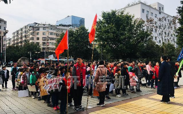 汉丰五校践行雷锋精神争当新时代好少年