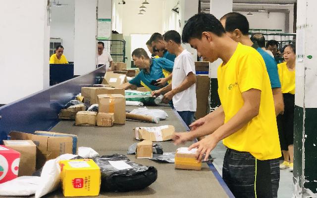 团区委开展“开州团团送清凉”慰问活动