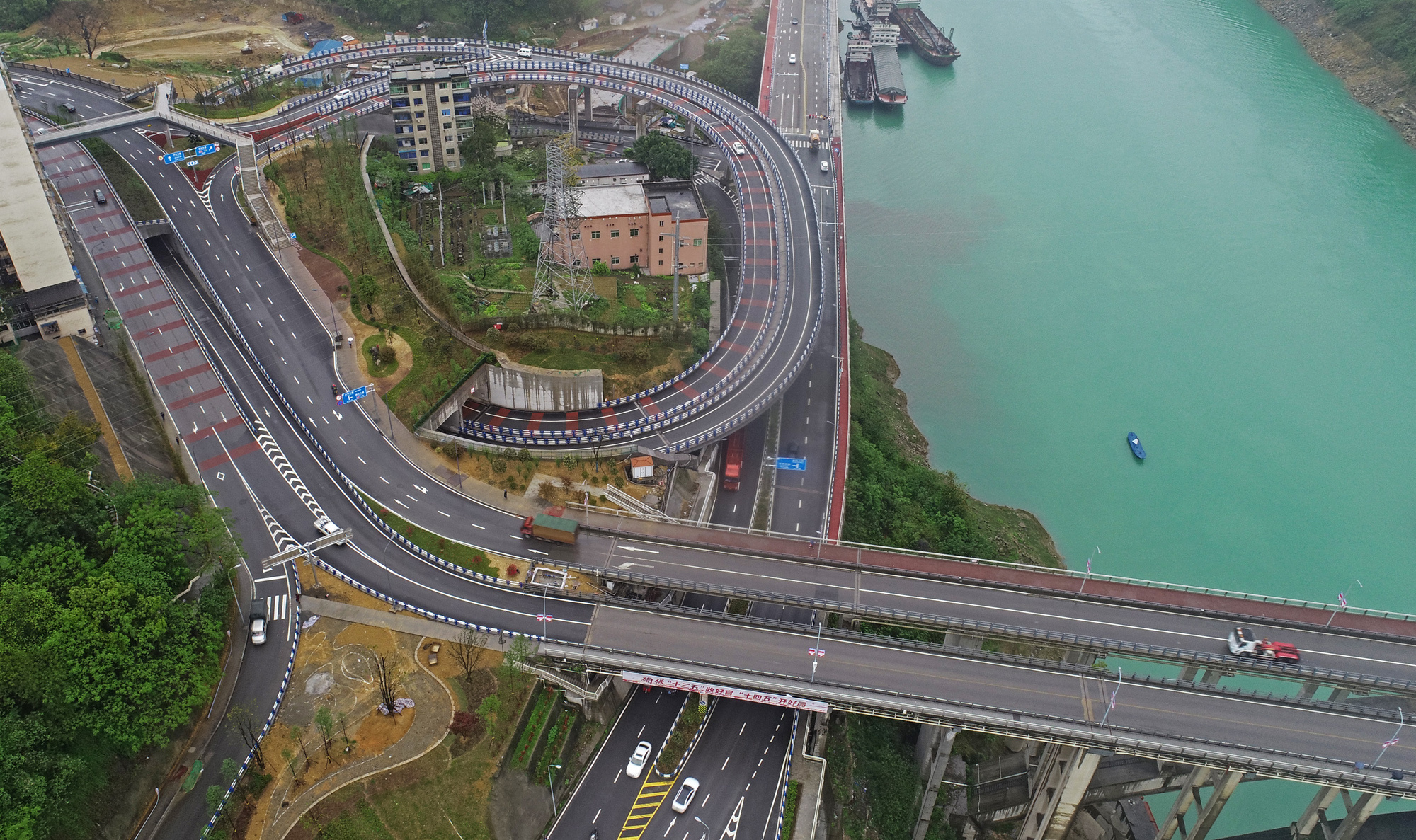 图为江东滨江路二期工程.黄河 摄