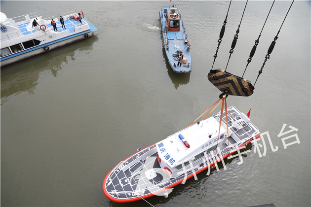 pp电子平台登录入口：哇塞！哇塞！汉丰湖来了一批非常酷的救援艇！(图3)