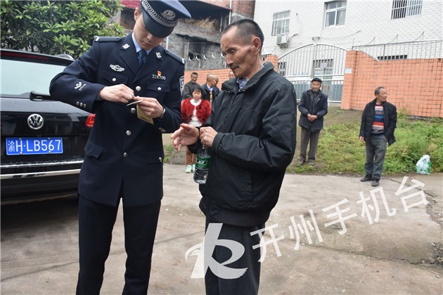 救助站接力护送 流浪多年的张仁德平安返回家乡开州_半岛彩票·中国官方网站