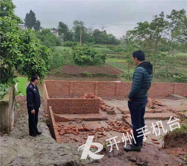 ‘澳门新莆京游戏app’开州南雅镇，排查整治拆除一起生猪违建养殖场(图2)
