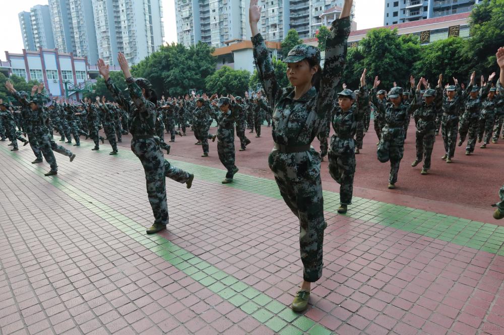 忠州中学:军训会操展风采 英姿飒爽致青春-忠县手机台