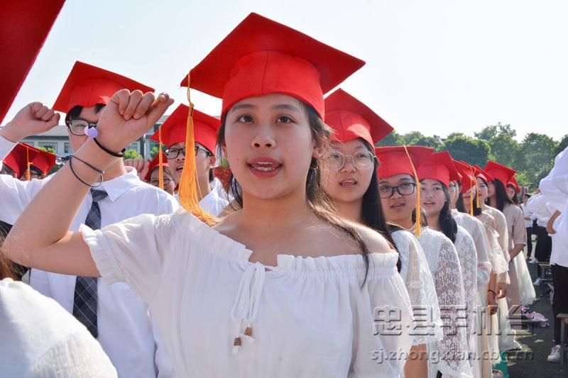 拔山中学隆重举行纪念五四青年节暨18岁成人仪式活动