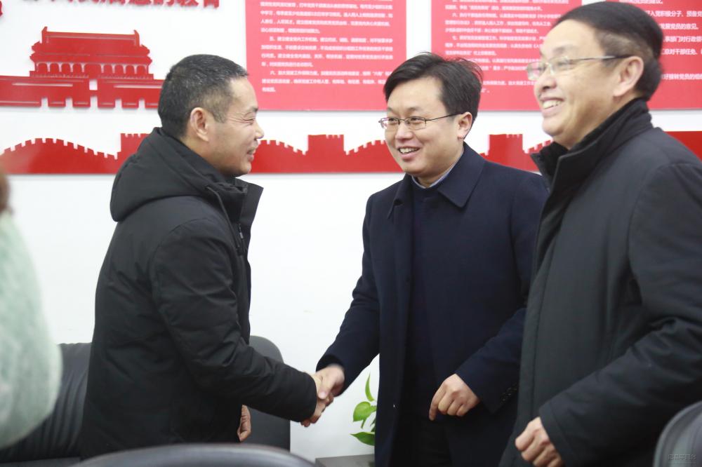 忠州中学 :猪年叩门送祝福 让温暖常驻人间-忠县手机台