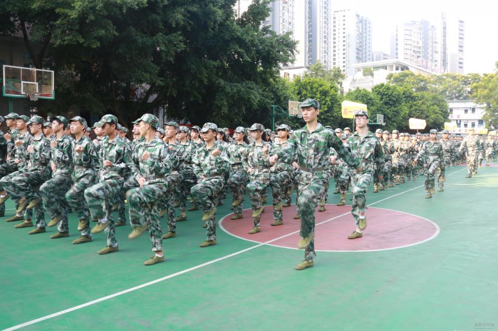 忠州中学:军训会操展风采 英姿飒爽致青春-忠县手机台