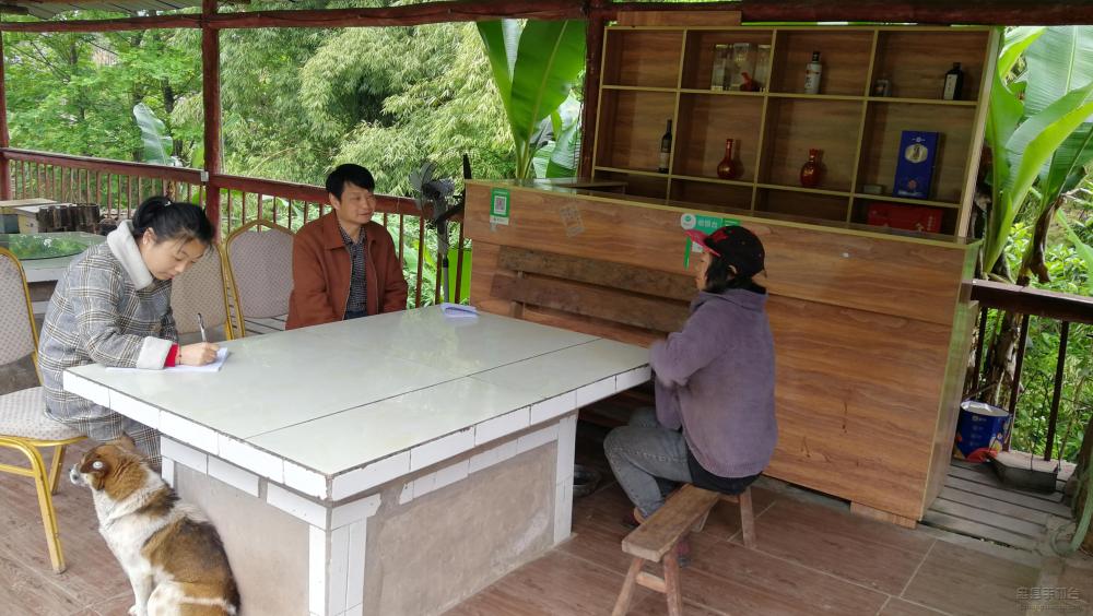 2县法律援助中心以告知承诺的方式为群众办理法律援助申请。