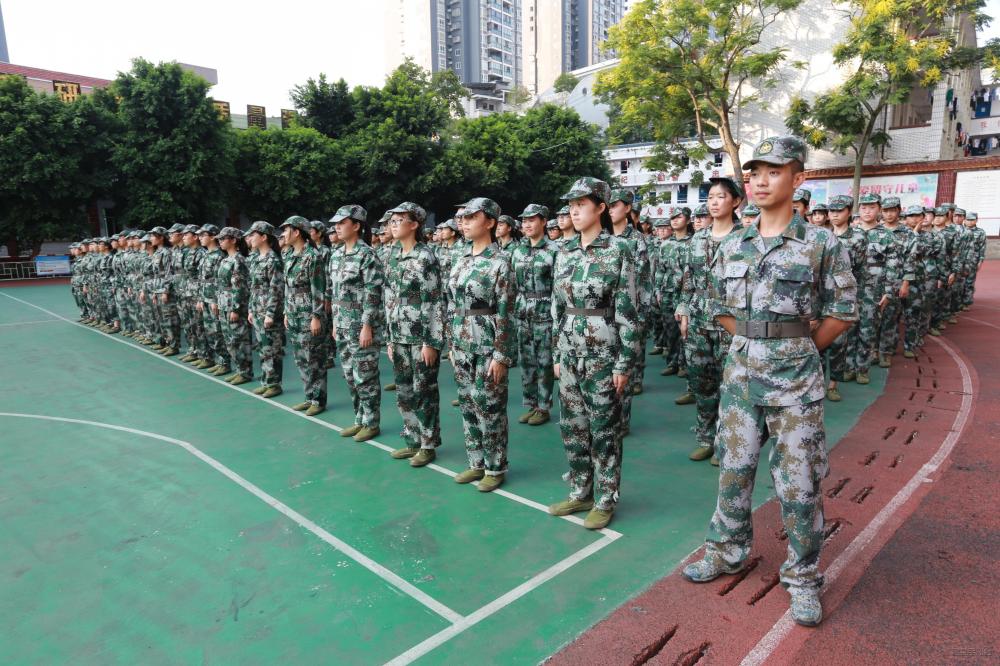 忠州中学:军训会操展风采 英姿飒爽致青春-忠县手机台