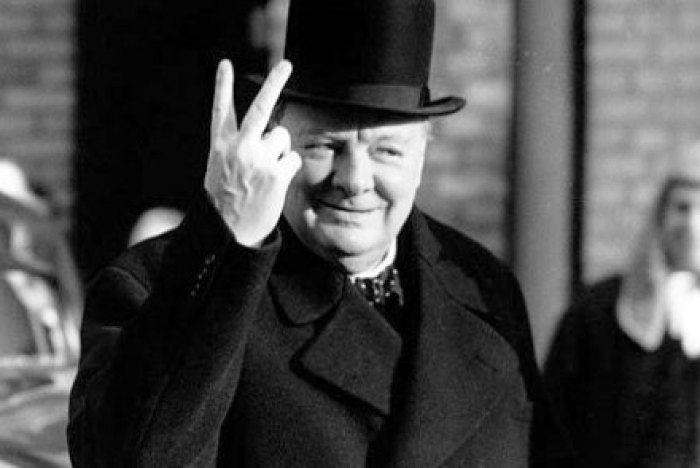 村长说事拍照时要慎用v字手