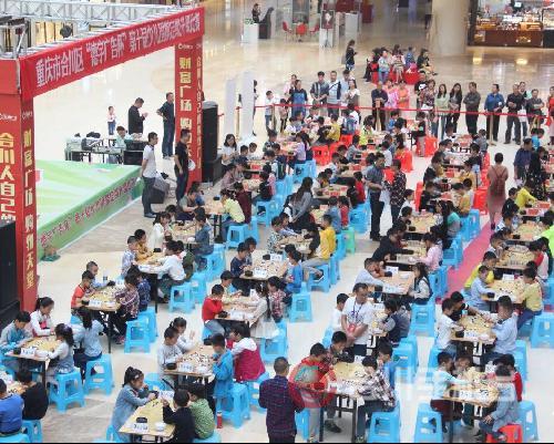 合川上演少儿棋手大战