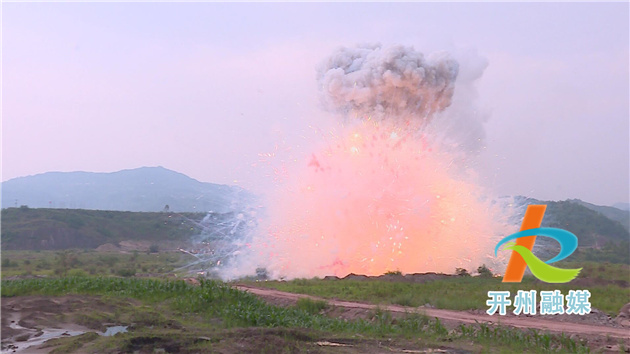 开州集中销毁8000余件非法烟花爆竹！‘雷火电竞在线登录官网’(图6)