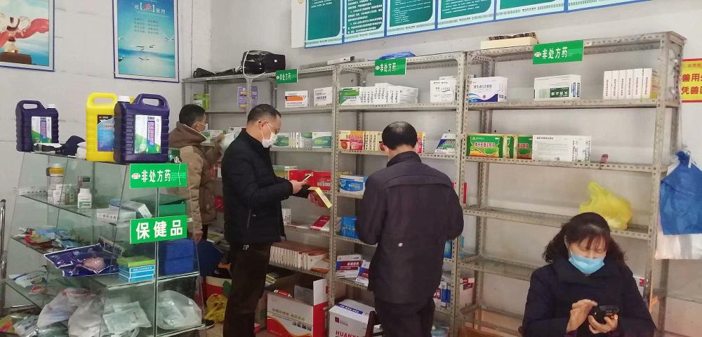 02、执法检查兽药经营门市。