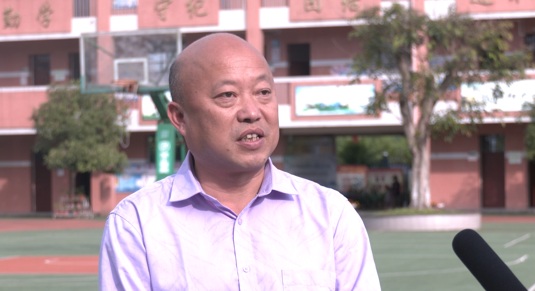 龙岗明德小学校长李先彬