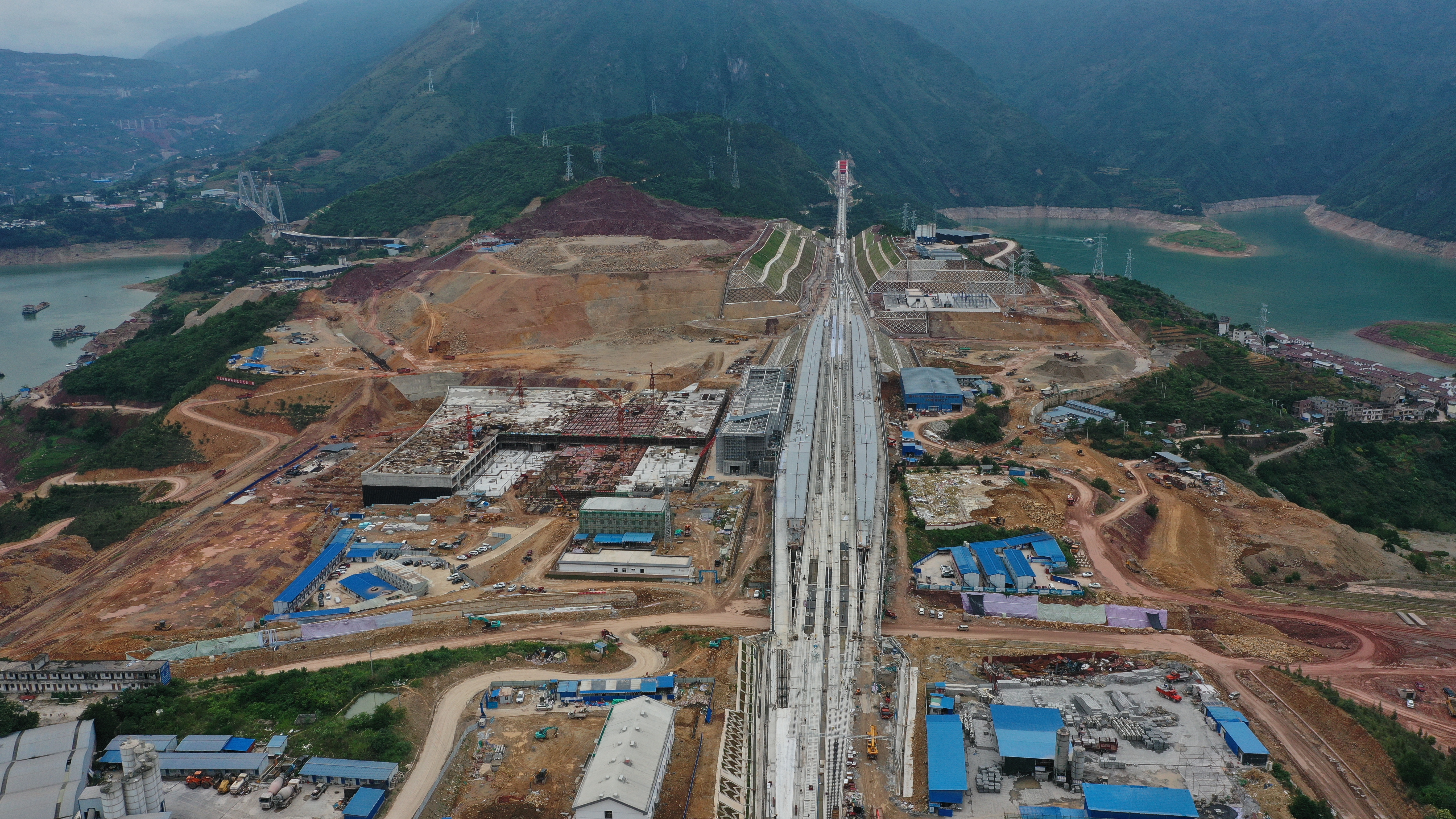 郑万高铁重庆巫山站达到铺轨条件