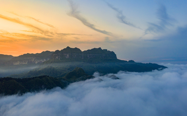 重庆南川金佛山:云地垭口雾醉美