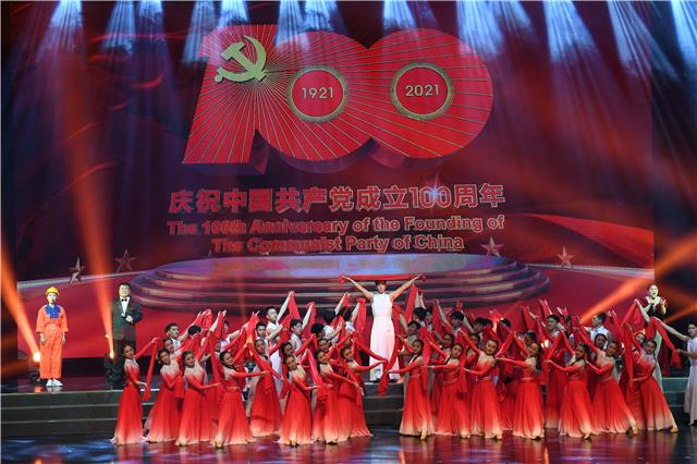 区委宣传部带来的《七月似火、盛世如歌》.jpg
