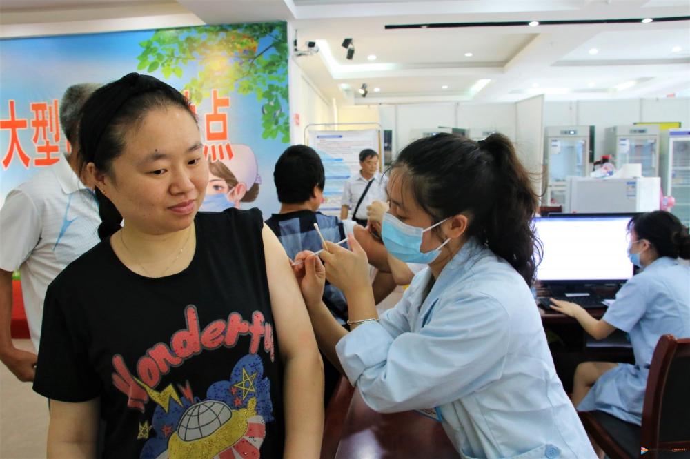 市民正在接种疫苗。