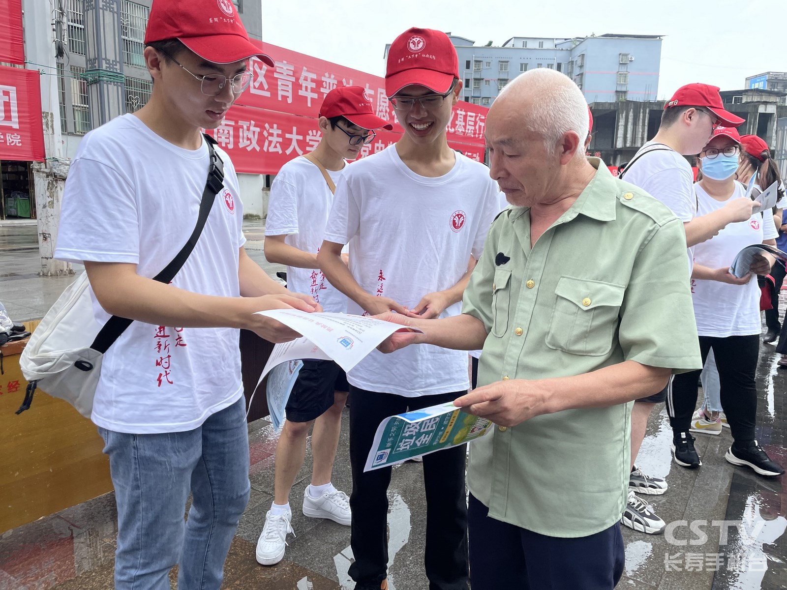 大学生“三下乡”送法进乡村1 (复制).jpg