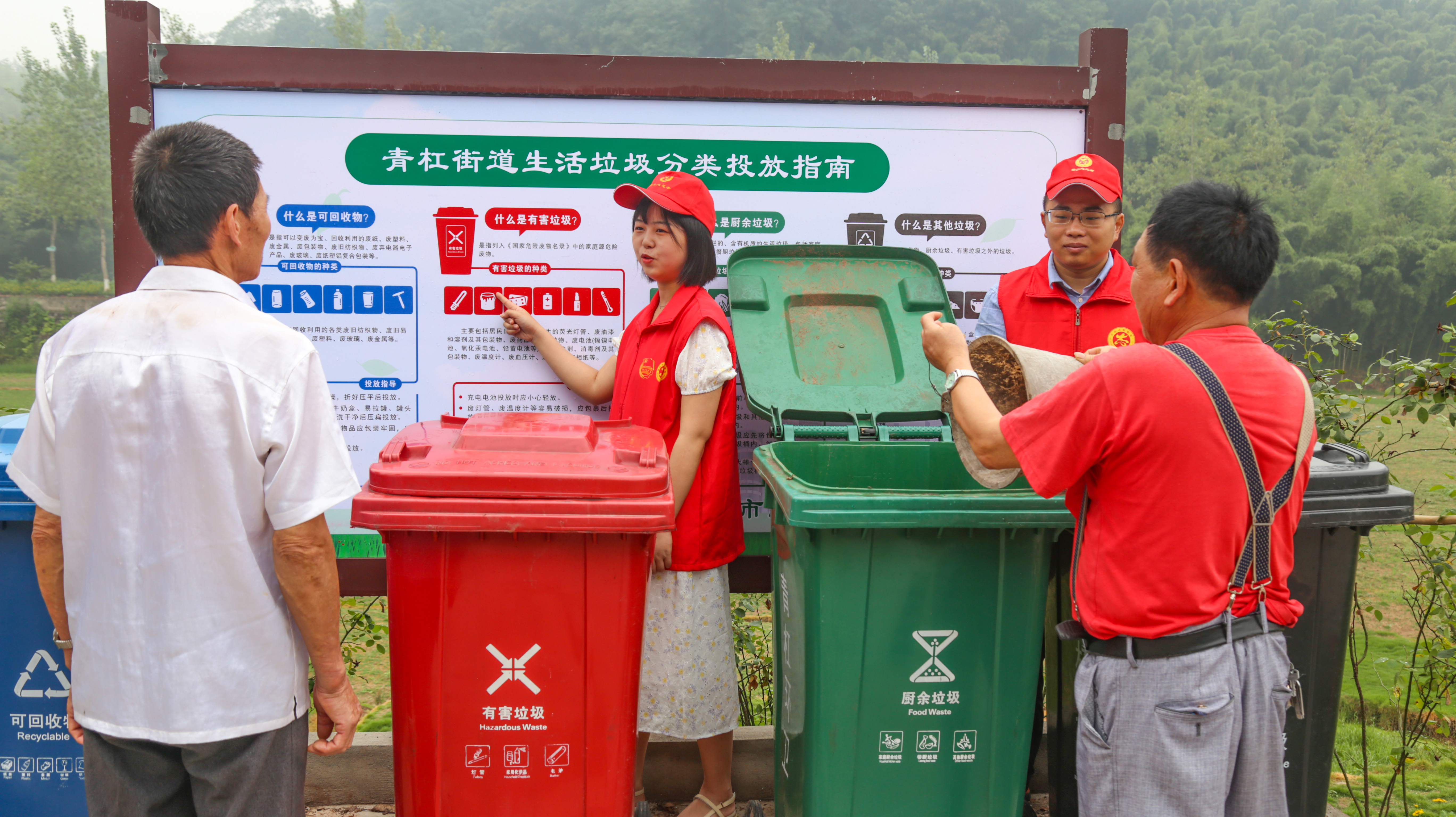 青杠街道大力推进垃圾分类宣传,提升群众保护环境的意识。.JPG