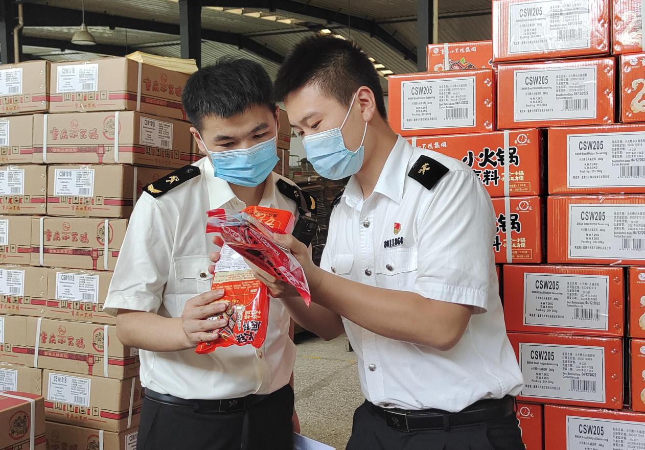重庆海关所属黔江海关派员保障辖区企业食品顺利出口
