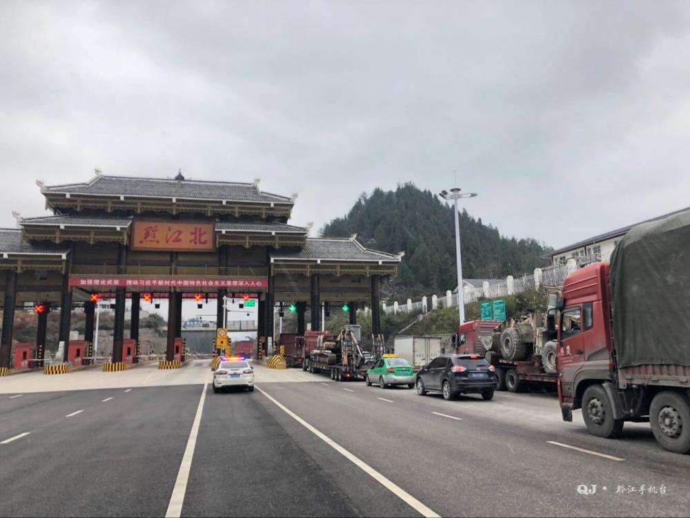 黔恩高速道路结冰 交通临时管制-黔江手机台
