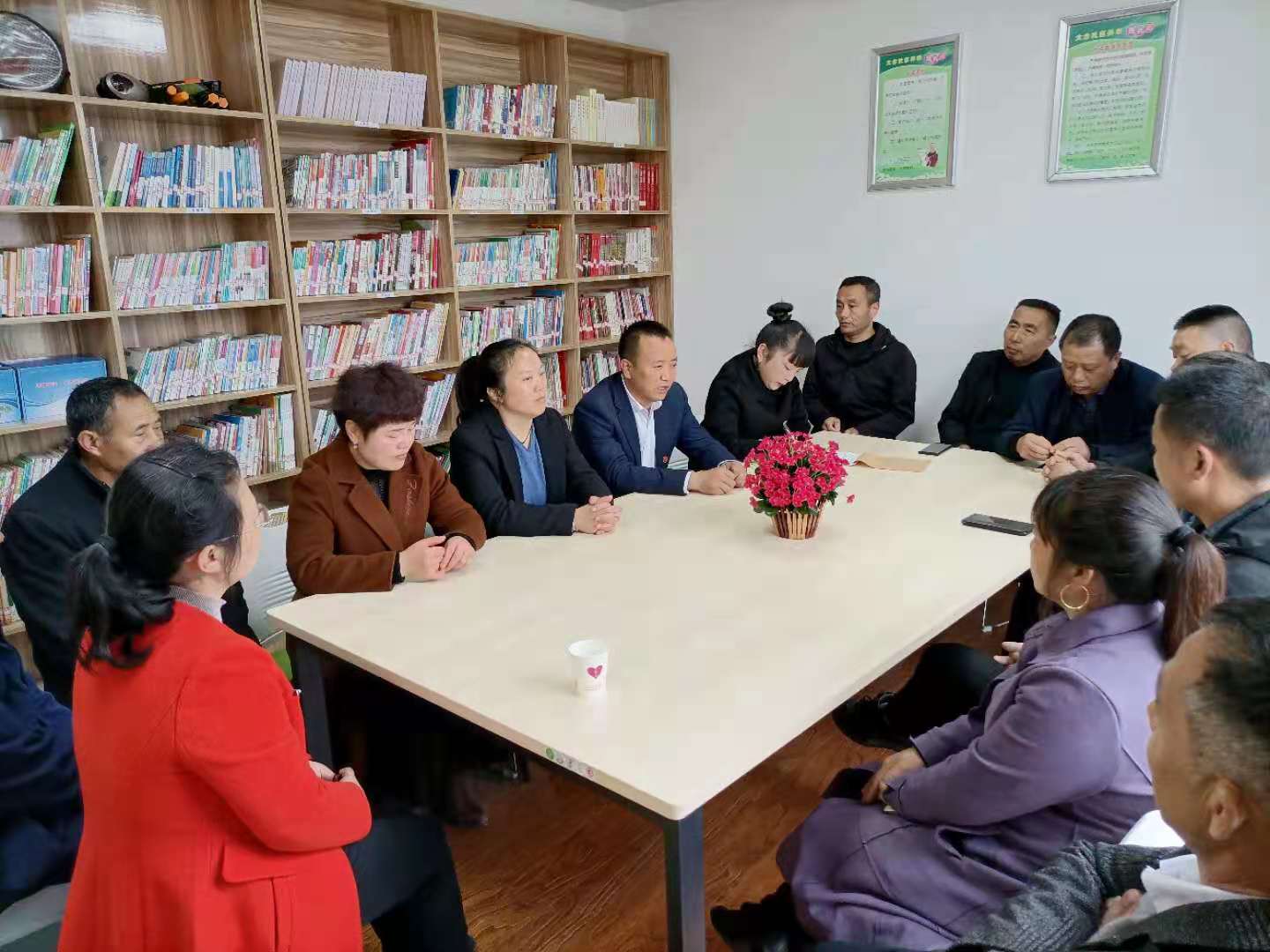 太平镇依托农家书屋开展党史学习教育.jpg