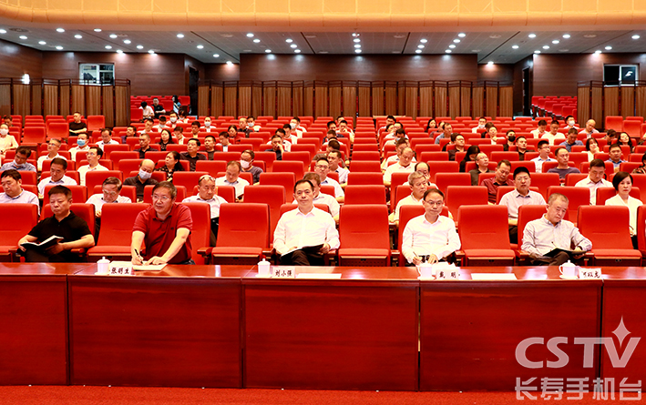 我区举行学习贯彻习近平总书记“七一”重要讲话精神市委宣讲团报告会 (2).jpg