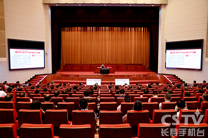 我区举行学习贯彻习近平总书记“七一”重要讲话精神市委宣讲团报告会 (1).jpg