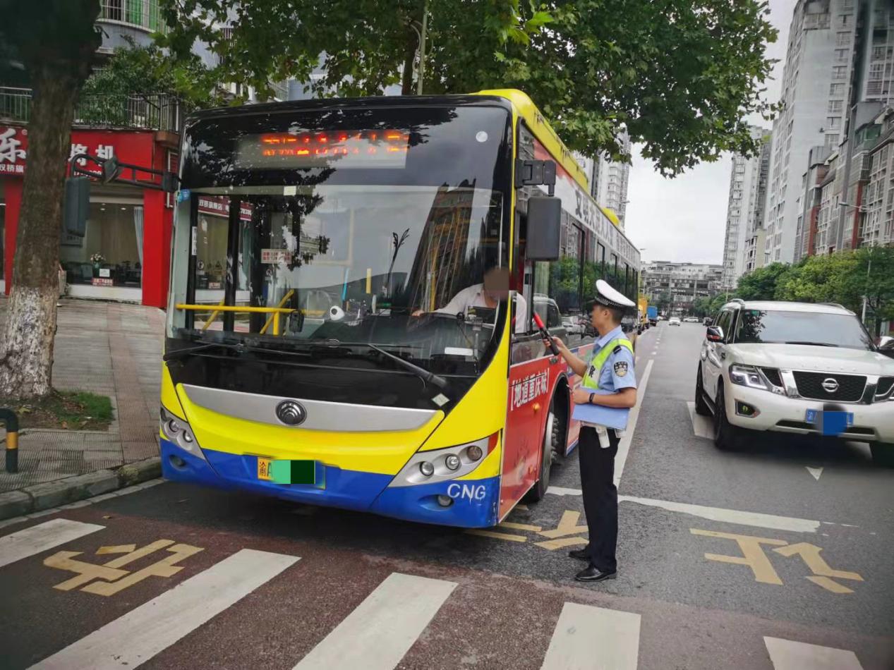 重庆交巡警持续加大酒驾醉驾整治力度
