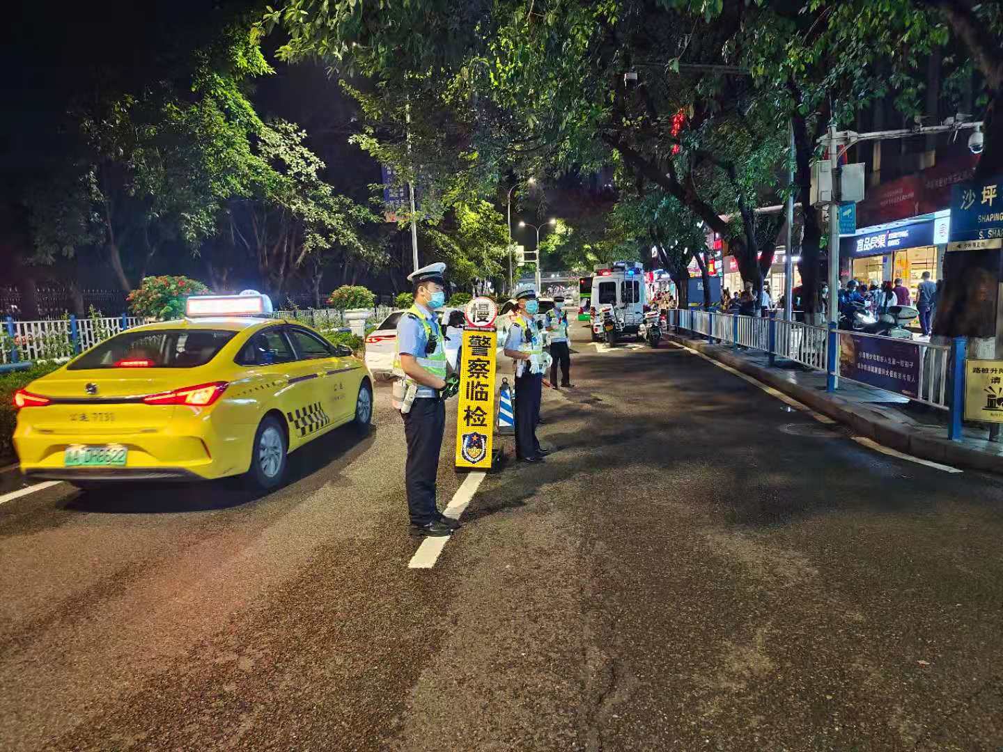 重庆交巡警持续加大酒驾醉驾整治力度