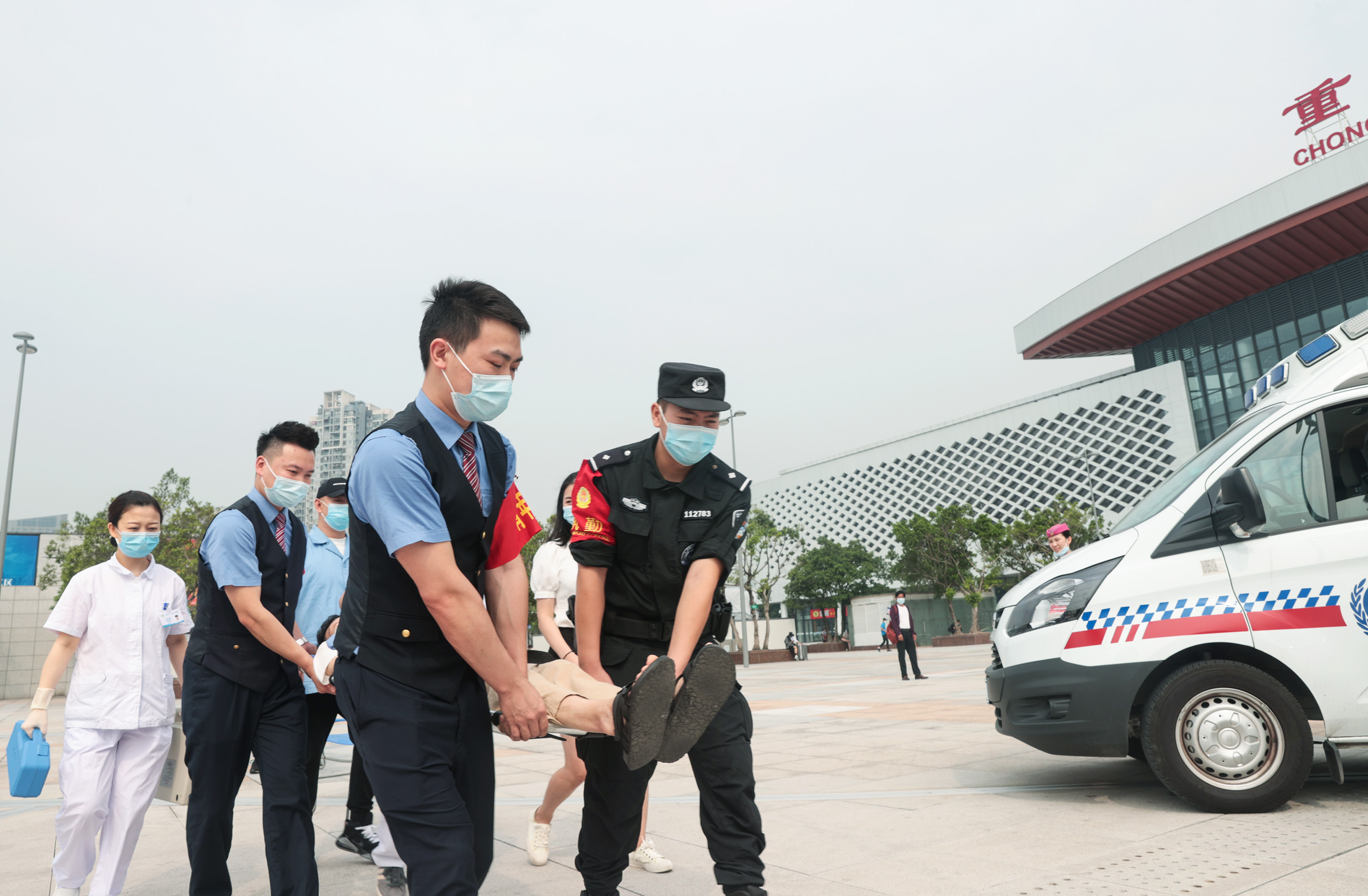 重庆铁路警方开展"世界急救日"宣传活动