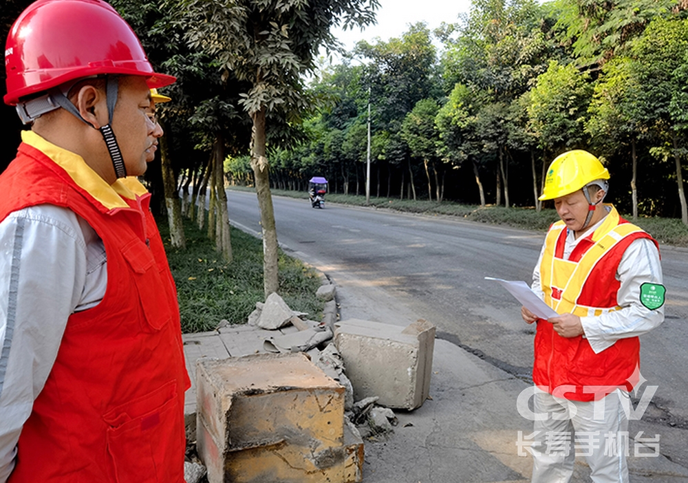 电力工人国庆节坚守岗位 (2) (复制).jpg