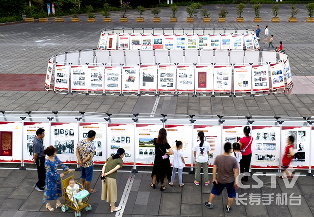 中国共产党重庆100年光辉历程展开展+袁志龙 (1) (复制).jpg