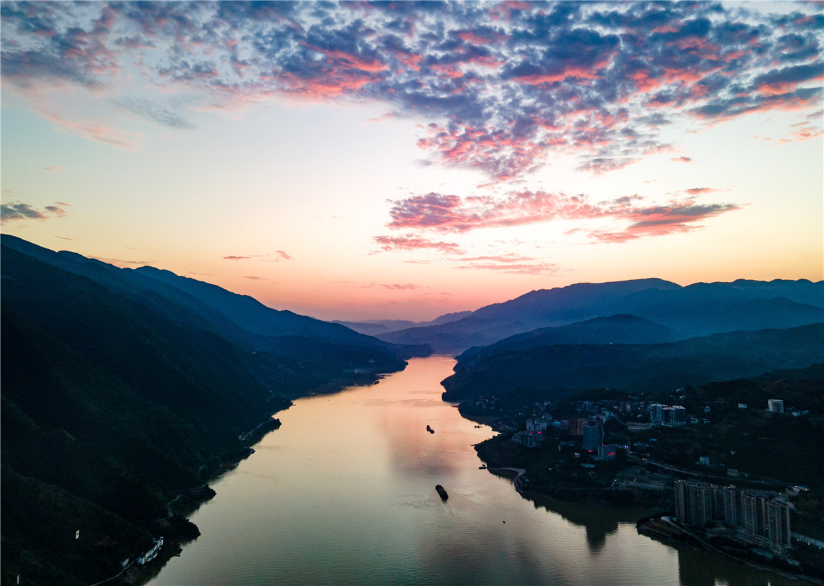 重庆巫山落日晚霞美如画