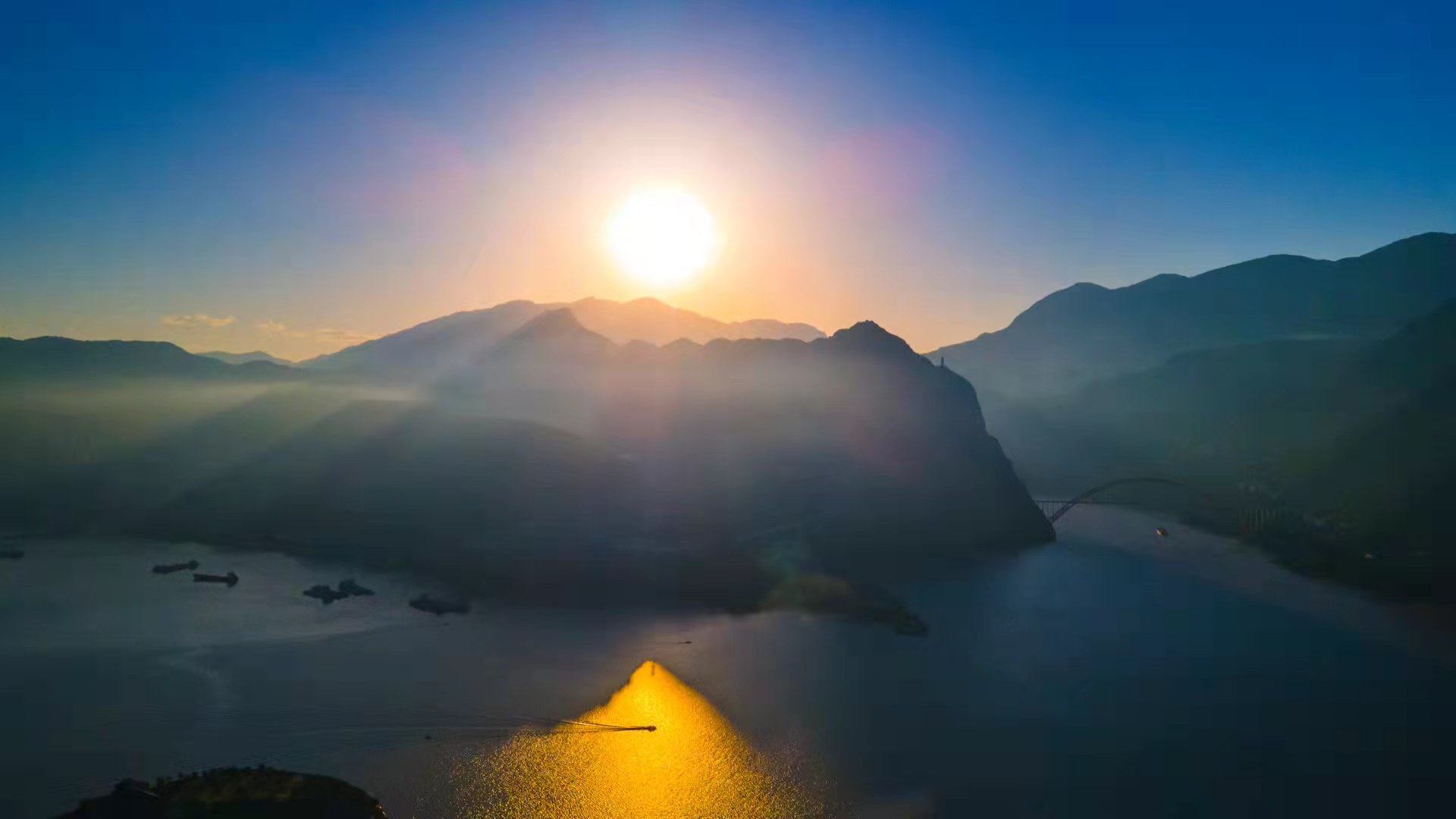 重庆巫山:巫峡两岸晨光美