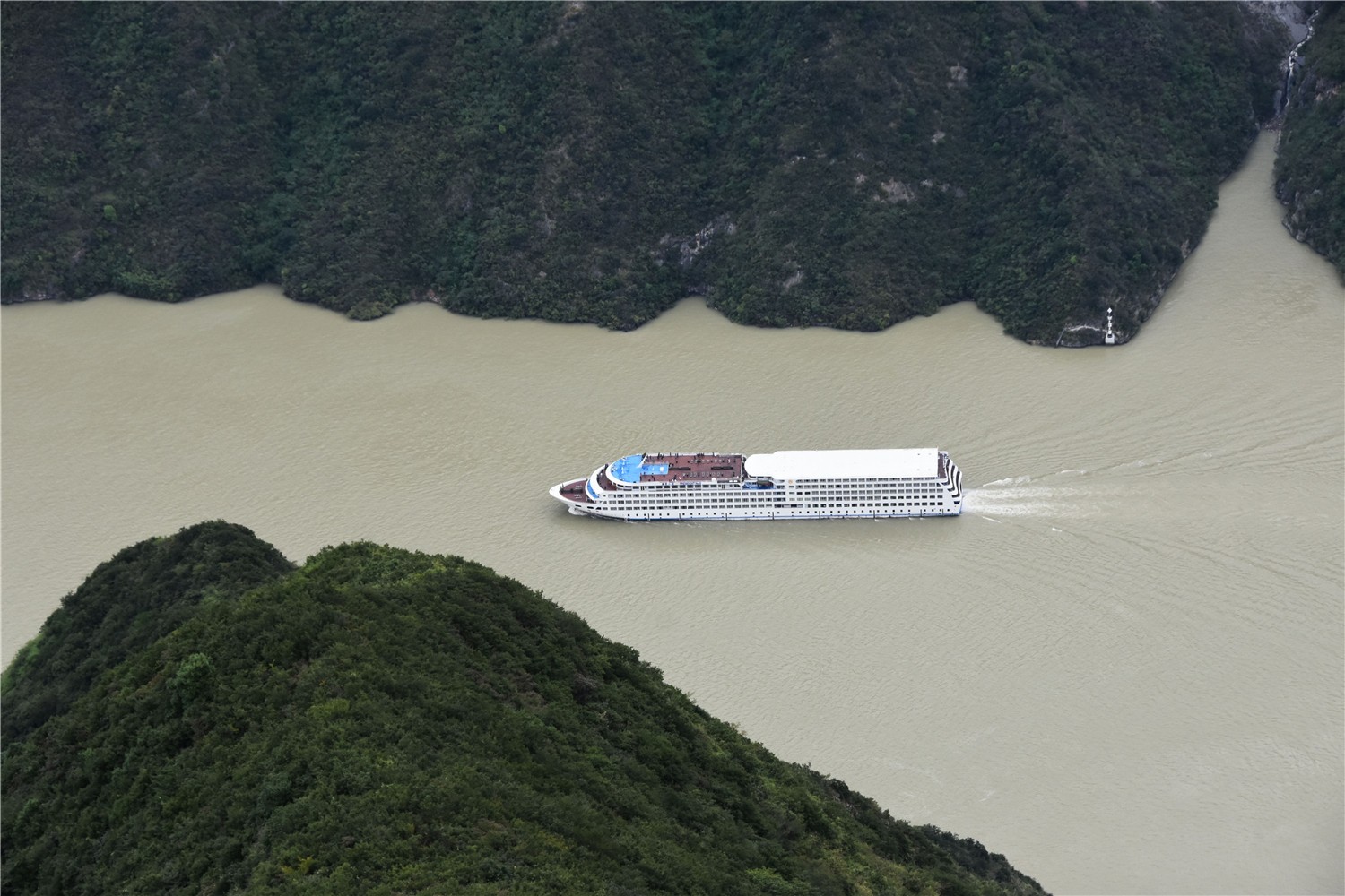 重庆巫山江宽水阔好行船