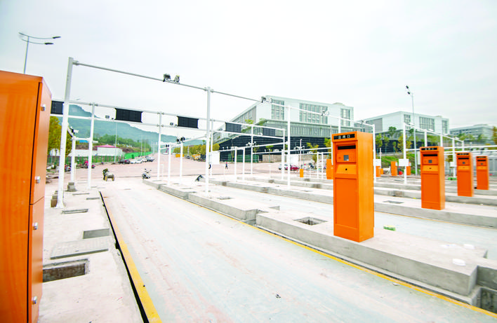 调试中的卡口设备.