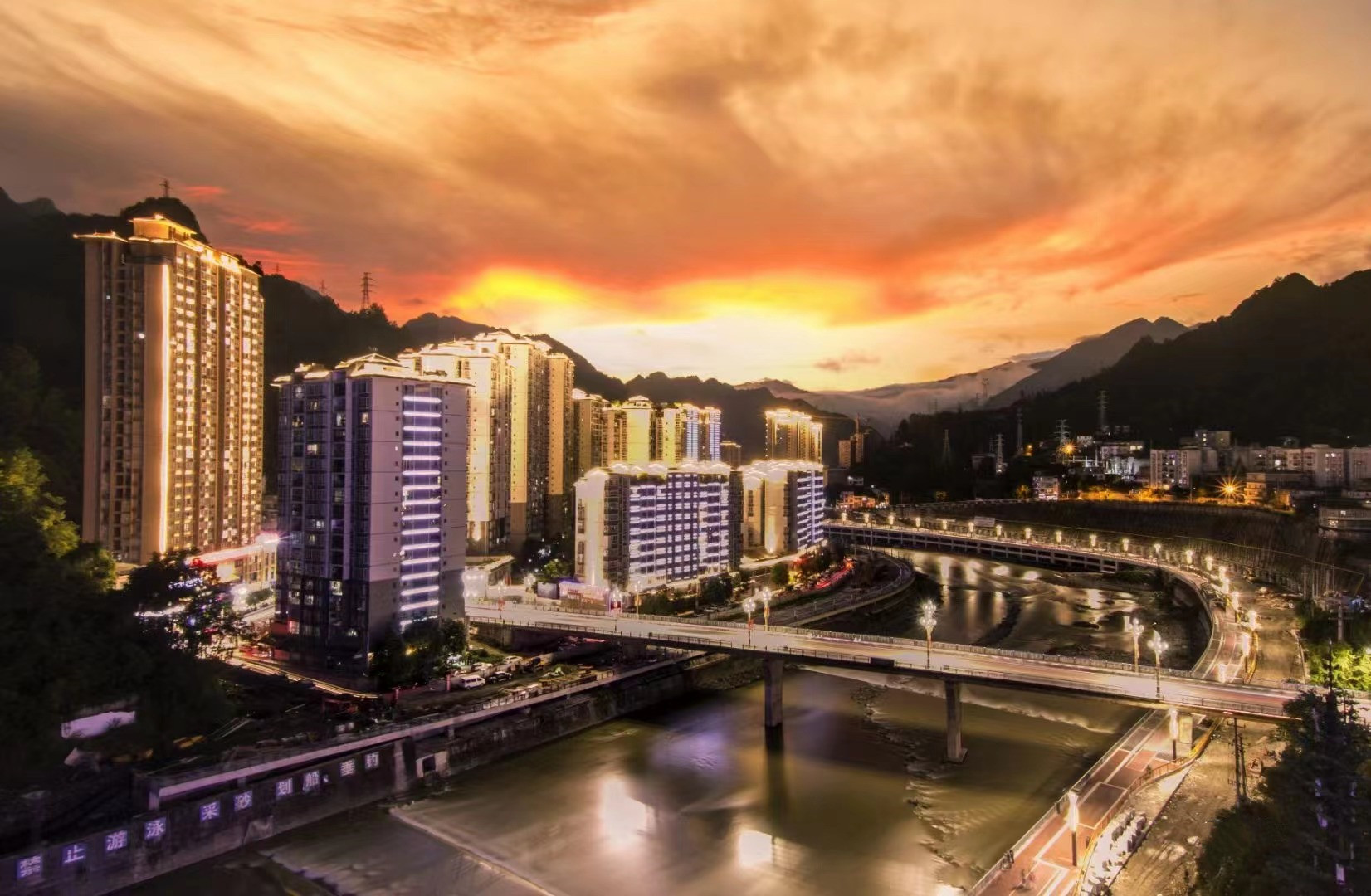 重庆城口:晚霞美如画