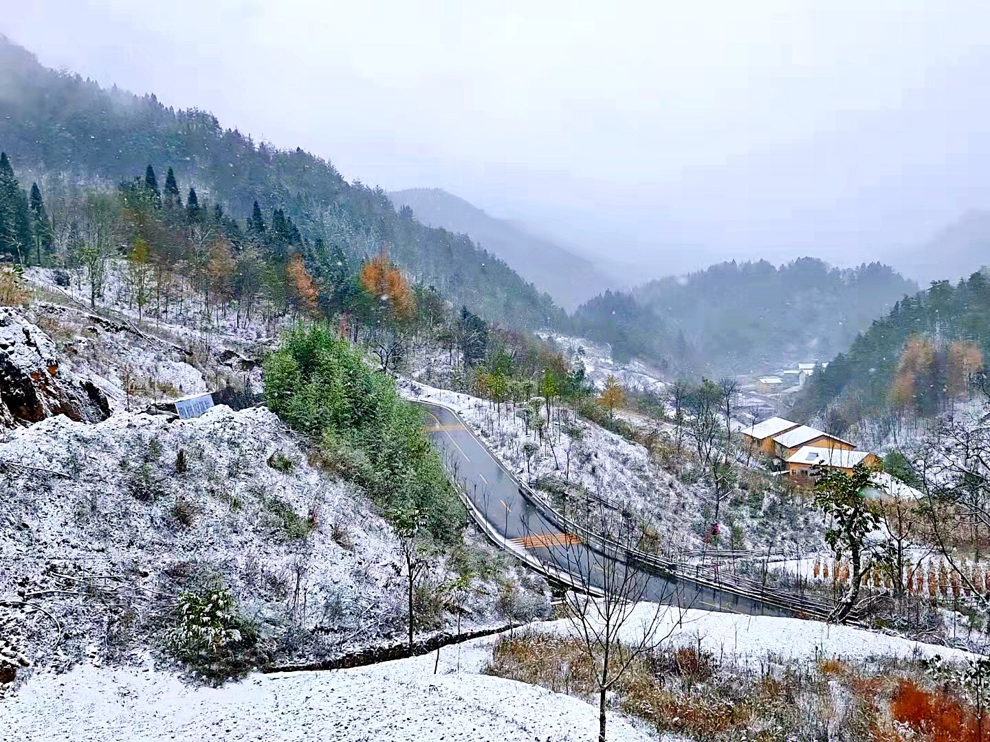 重庆城口秋去冬来雪纷纷