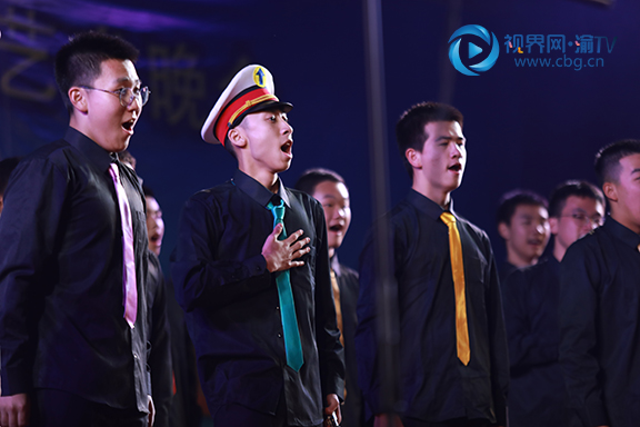 重庆市第十一中学校云峰男声合唱团演唱《黑猫警长》.JPG