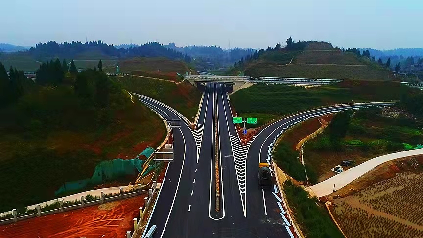 未来,从重庆主城向西沿渝蓉高速,大内高速接内威荣,隆汉高速,可直达