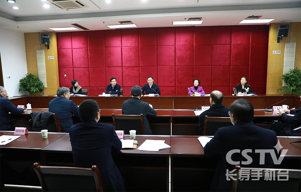 区委召开征求党代会报告意见座谈会1.jpg