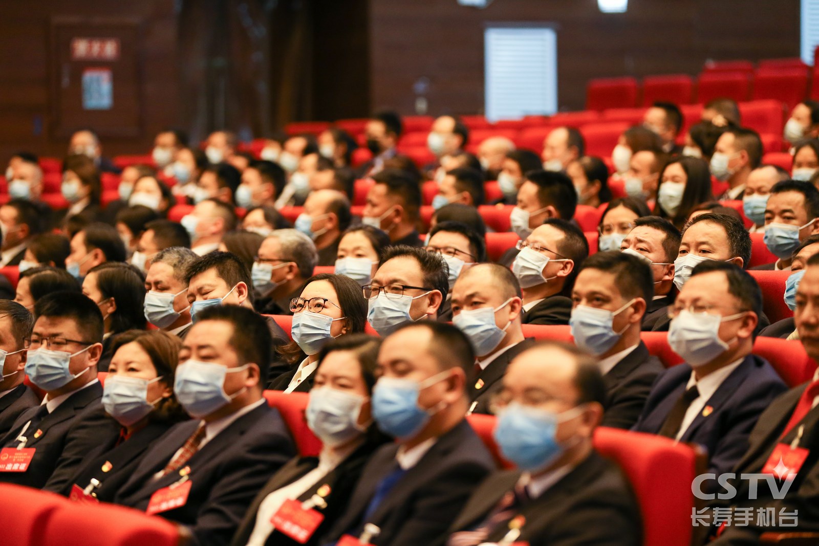 代表观看警示教育片 (2) (复制).jpg