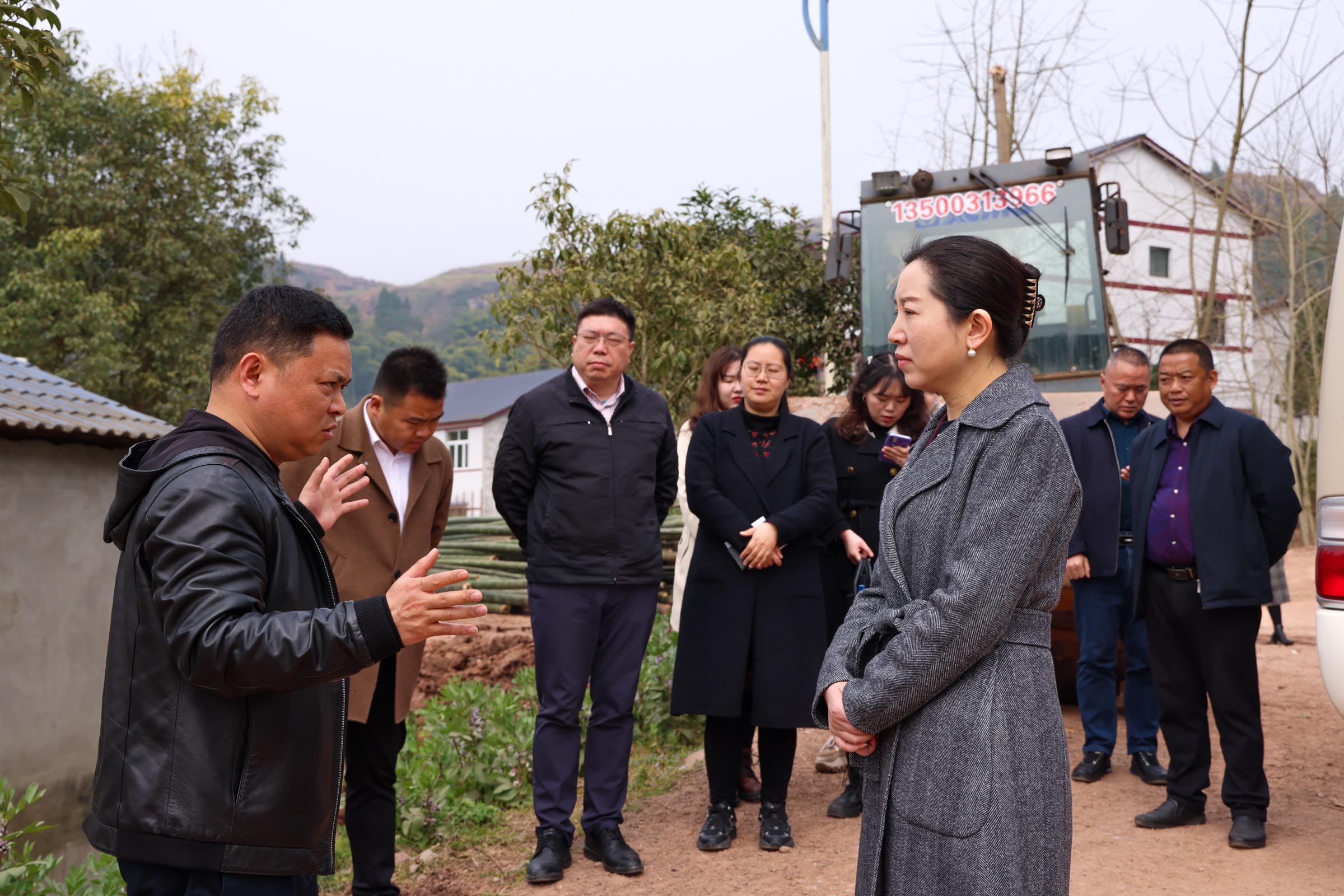 刘青青在调研大足区国家数字乡村试点工作时强调深入推进数字乡村建设