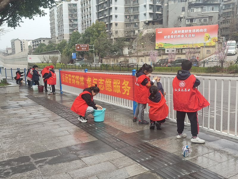 童家桥街道新时代文明实践所开展&ldquo;大手牵小手&rdquo;学雷锋志愿服务活动2.png