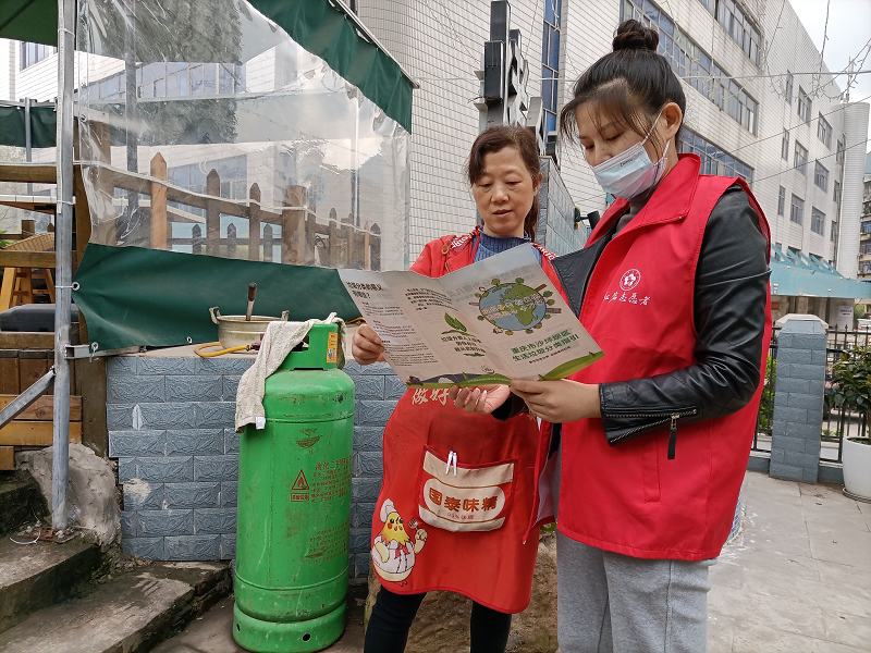 双碑街道自由村社区新时代文明实践站开展垃圾分类宣传活动2.png