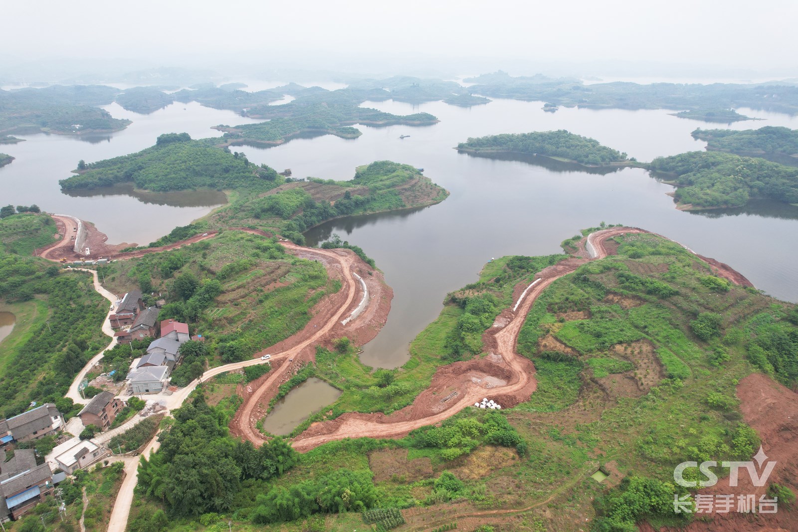 长寿湖西岸环湖路景观带打造工程快速推进1 (复制).jpg