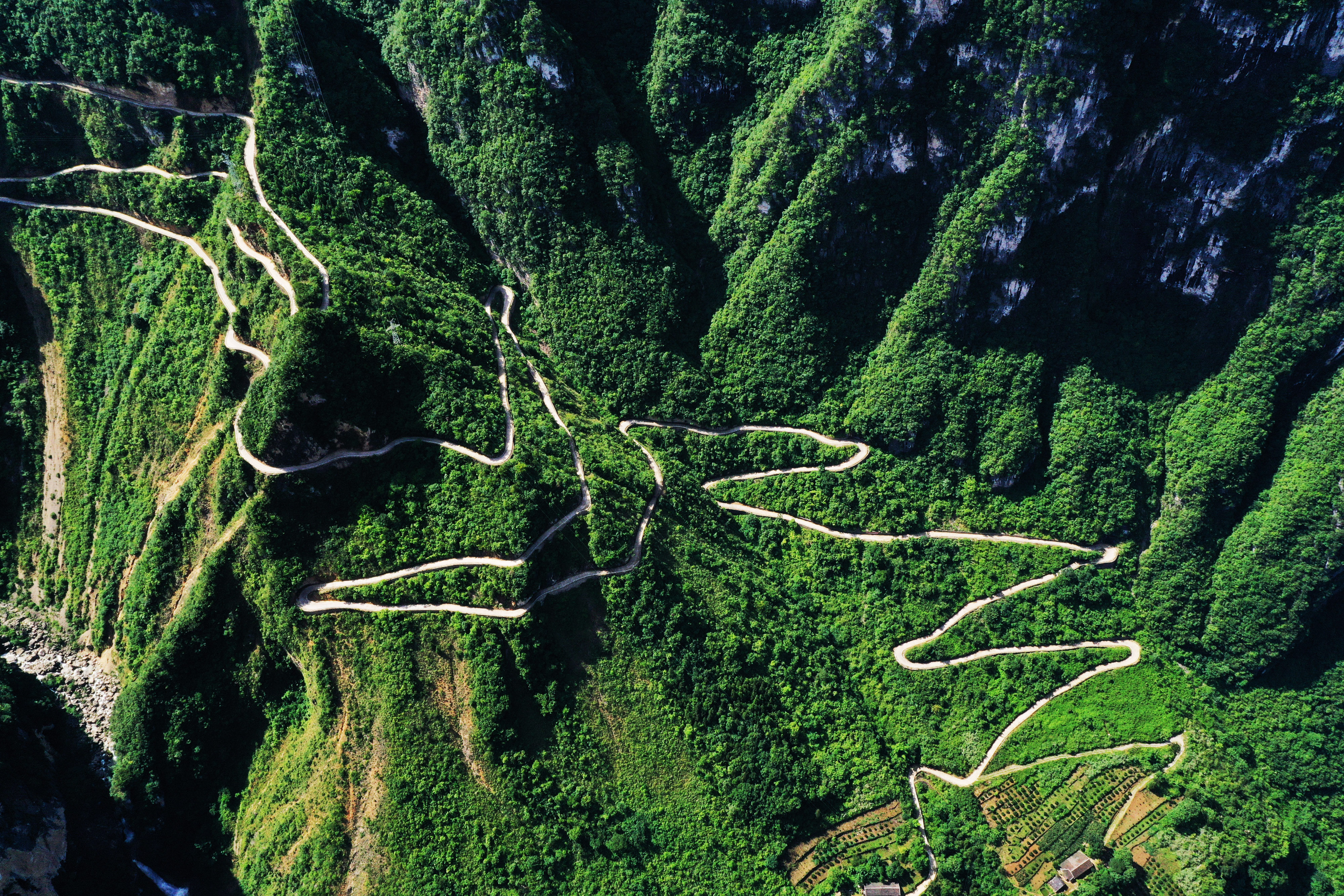 巫山县下庄村天路图片图片